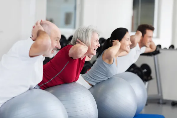  exercício na bola de pilates